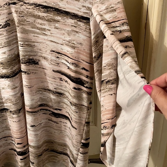 CALVIN KLEIN FLUTTER BLOUSE SIZE MEDIUM - Picture 3 of 3